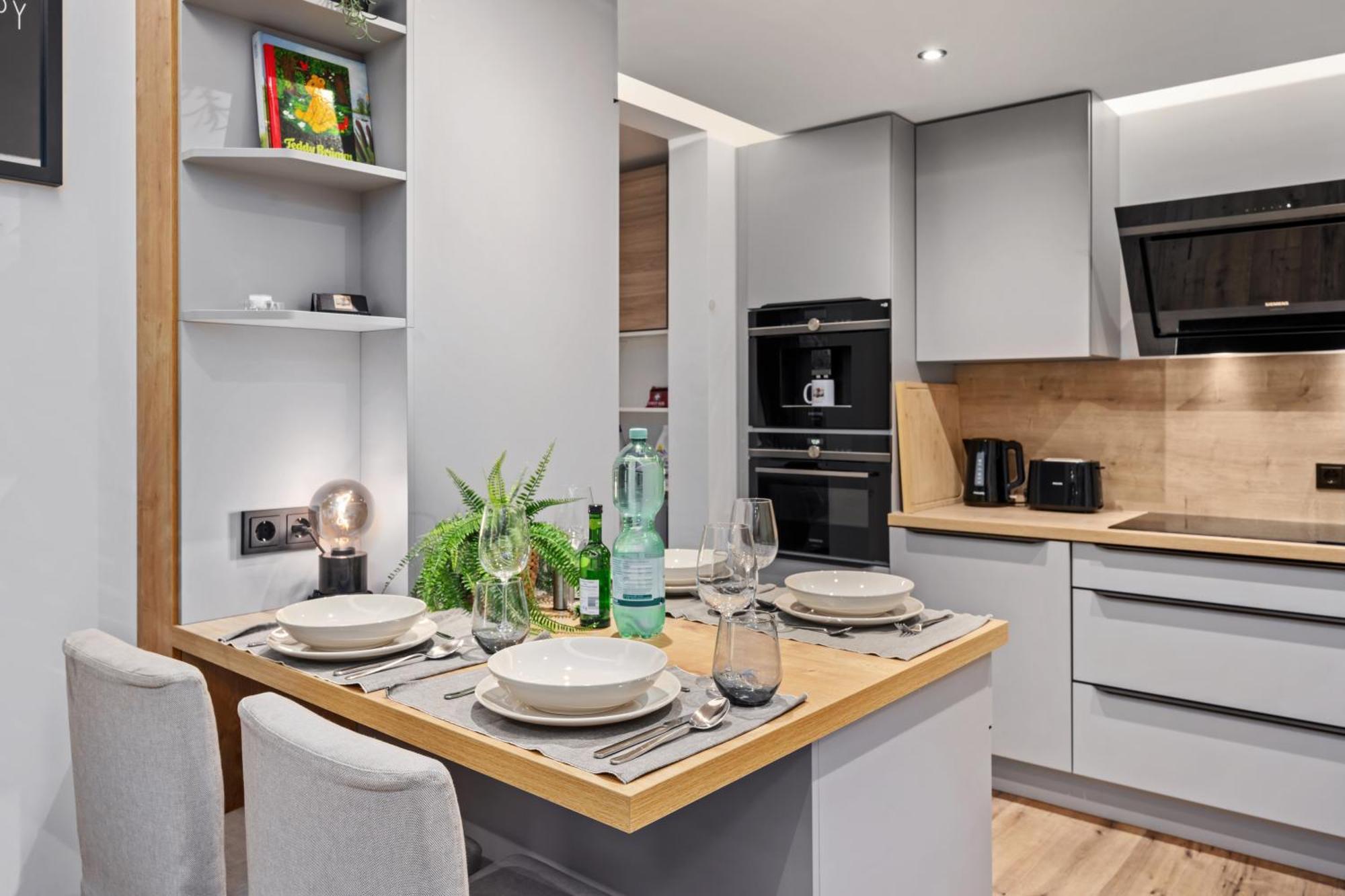 Edler Wohnraum Noble Stadtoase Mit Boxspringbett, Kaffeevollautomat, Lift & Parkplatz Chemnitz Kültér fotó