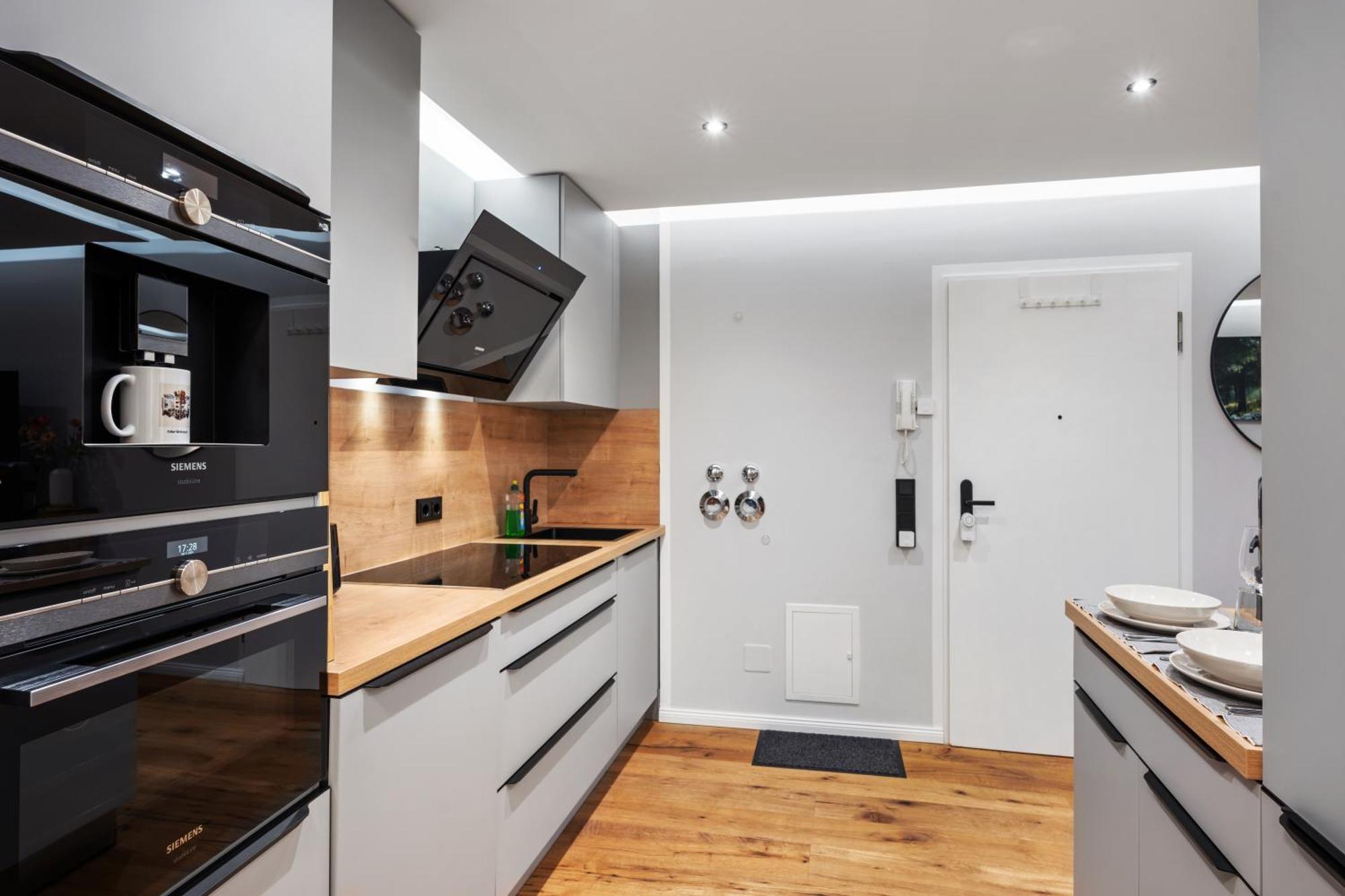 Edler Wohnraum Noble Stadtoase Mit Boxspringbett, Kaffeevollautomat, Lift & Parkplatz Chemnitz Kültér fotó